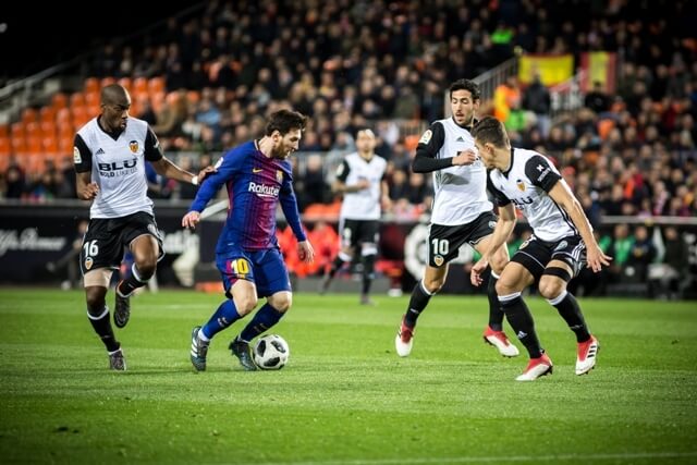 马卡：梅西参观诺坎普引发回归猜测，而美职联支持短期租借