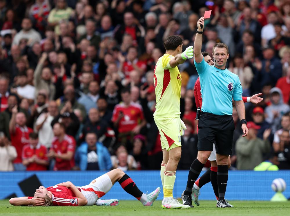 20岁新星独自撑起AC米兰左路走廊：力压S2，英超球会争相抢购他